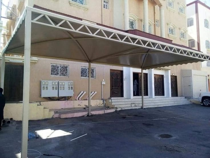 مظلات لكسان في الرياض: الحل الأمثل للحماية والأناقة في مساحاتك الخارجية